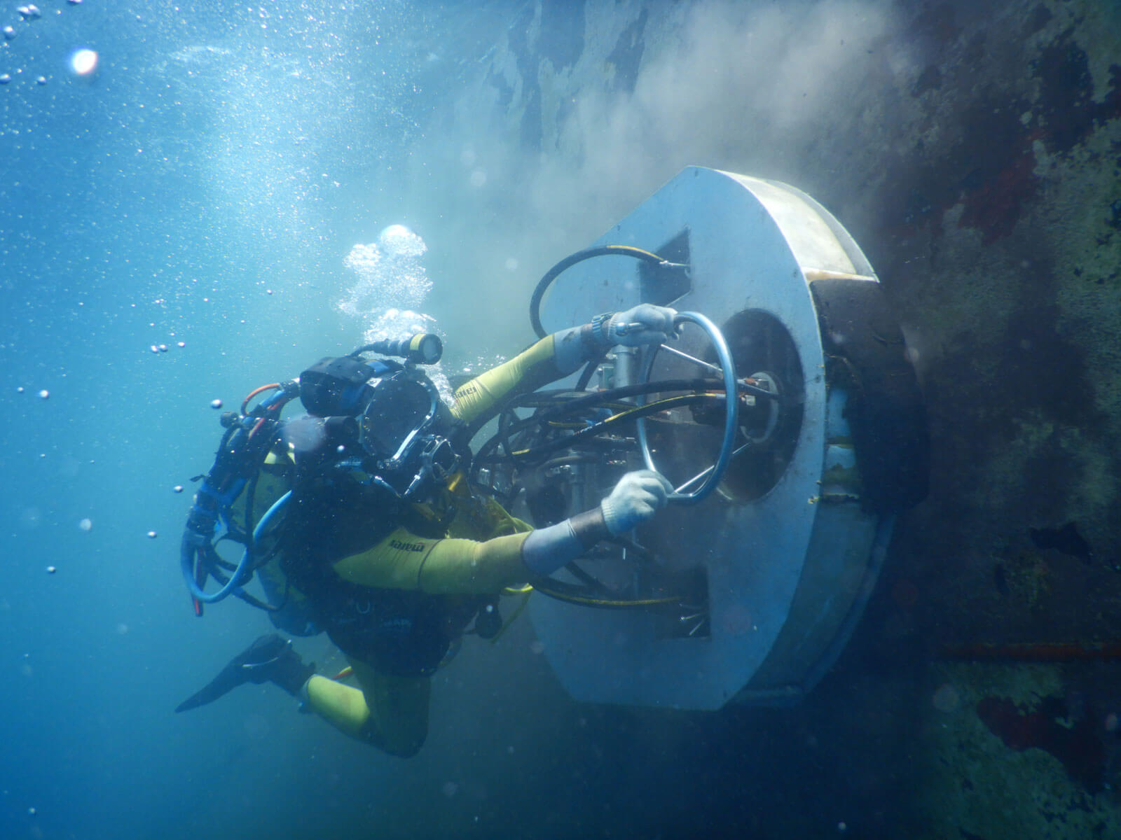 Boat Bottom Cleaning in Pensacola